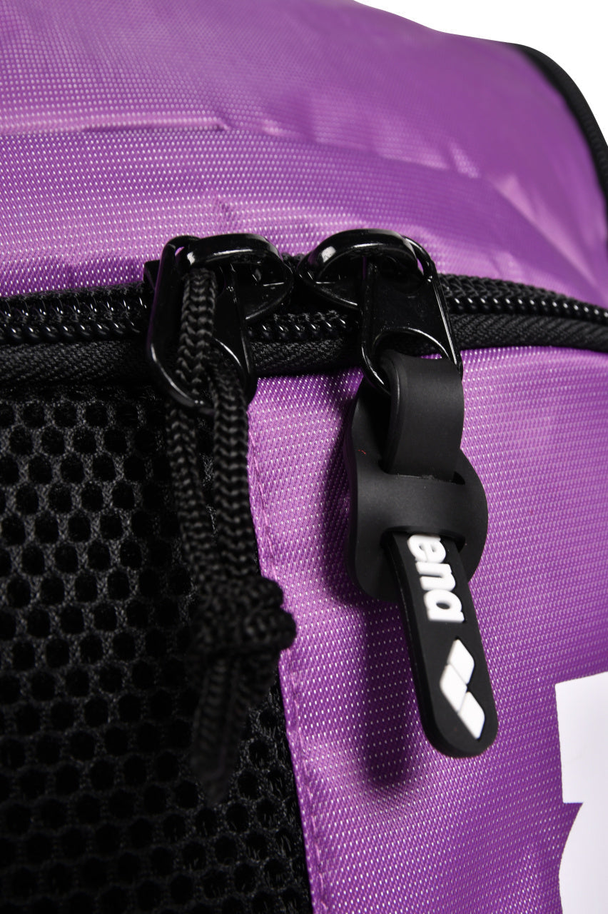 Morral Arena Team Backpack – Edición Purple & Black.
SKU : 005569_107_TU