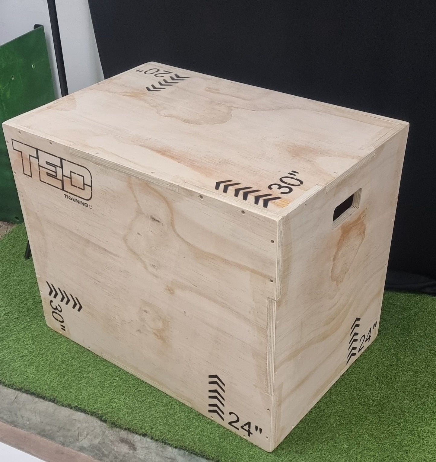 CAJA DE SALTOS PLYOMETRICA 20" X 24" X 30"